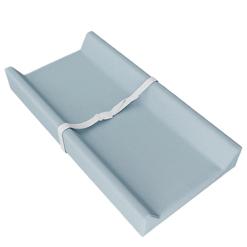 Matelas à langer 80x40 avec sangle de sécurité bleu clair – Maison Lunö