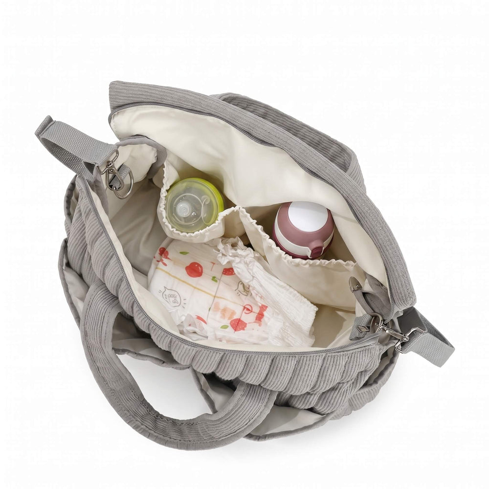 Sac à langer matelassé gris - vue intérieure avec compartiments organisés