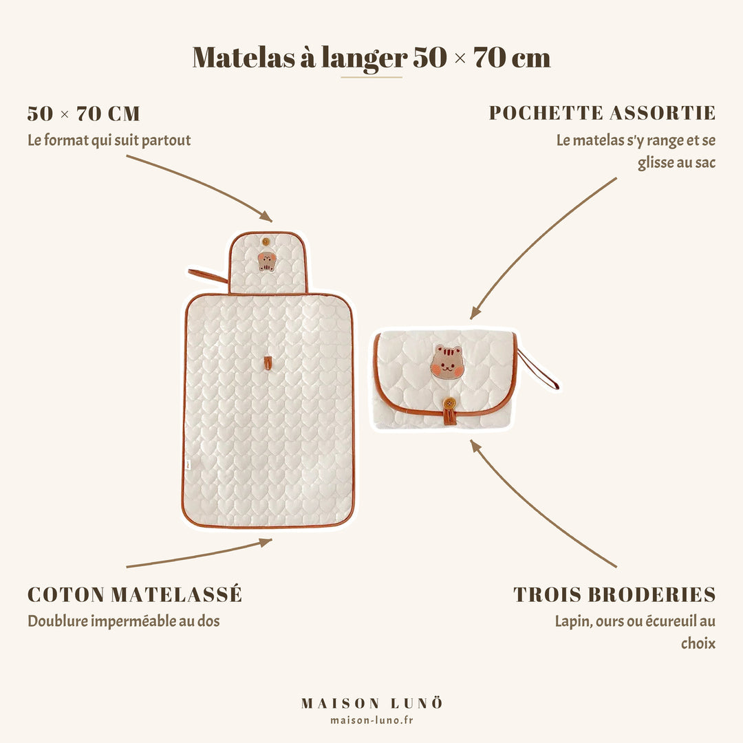 Matelas à langer 50 × 70 cm en coton matelassé Maison Lunö — pochette assortie et broderies lapin, ours ou écureuil