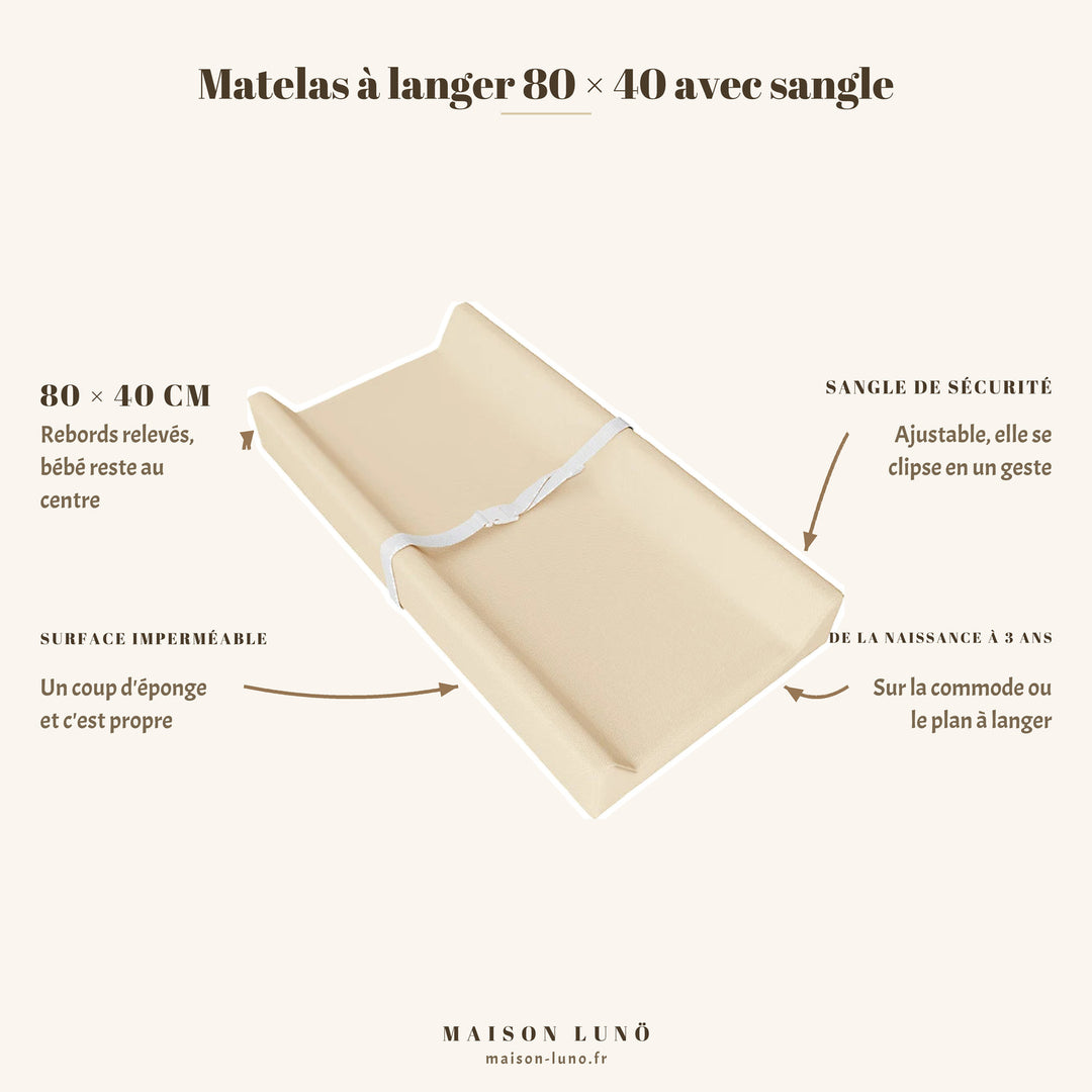 Matelas à langer 80 × 40 cm avec sangle de sécurité Maison Lunö, coloris beige — rebords relevés et surface imperméable