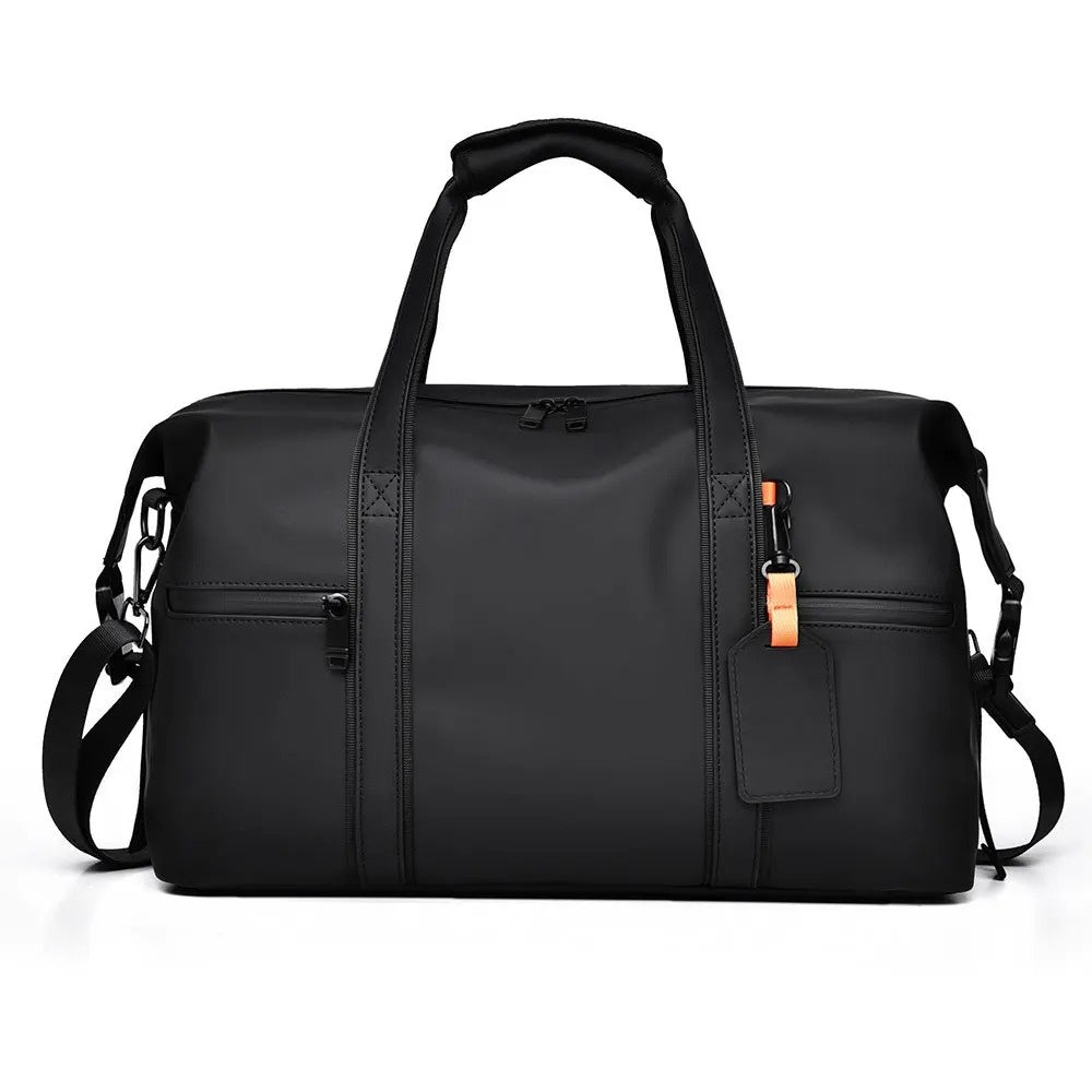 Sac à langer besace grand format Maison Lunö, coloris noir, avec sa bandoulière et son étiquette de voyage
